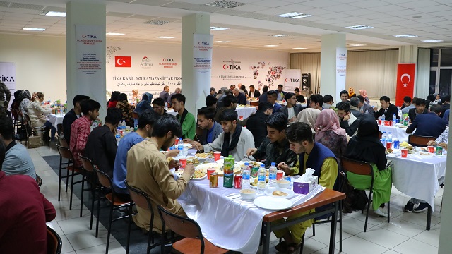 tika-afganistandaki-universite-ogrencilerine-iftar-verdi