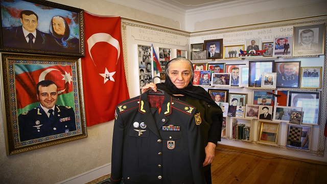 azerbaycanin-kahramanlarindan-sehit-tumgeneral-hesimovun-annesi-anneler-gunun