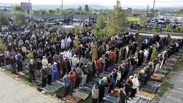 kirgizistanda-ramazan-bayrami-kutlaniyor
