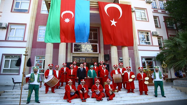 baku-turk-anadolu-lisesi-ogretmenleri-mehter-takimi-kurdu