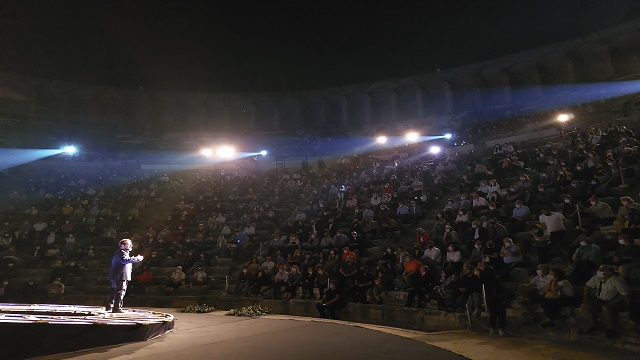 devlet-tiyatrolari-bizim-yunus-oyununu-aspendos-antik-tiyatrosunda-sahneledi