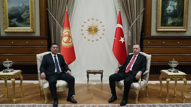 cumhurbaskani-erdogan-kirgizistan-cumhurbaskani-caparov-onuruna-aksam-yemegi-ve