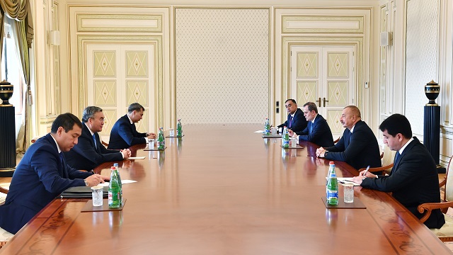 kazakistan-basbakan-yardimcisi-tileuberdi-azerbaycan-cumhurbaskani-aliyev-taraf