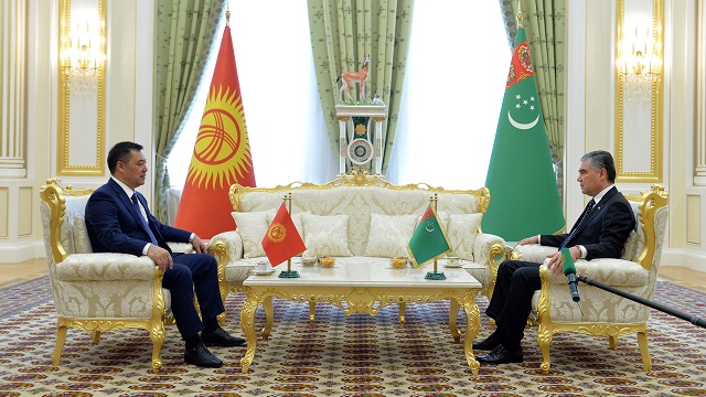kirgizistan-cumhurbaskani-caparov-turkmenistana-resmi-ziyarette-bulundu