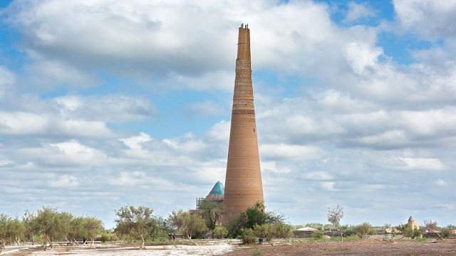 turkmenistan-daki-kutlug-timur-minaresi