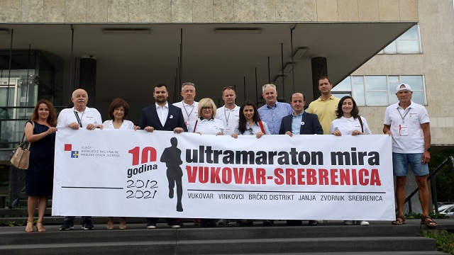 hirvatistandaki-10-vukovar-srebrenitsa-maratonu-baskent-zagrebden-hareket-ett