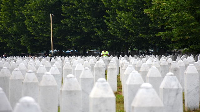 srebrenitsa-soykiriminin-19-kurbani-daha-bugun-topraga-verilecek