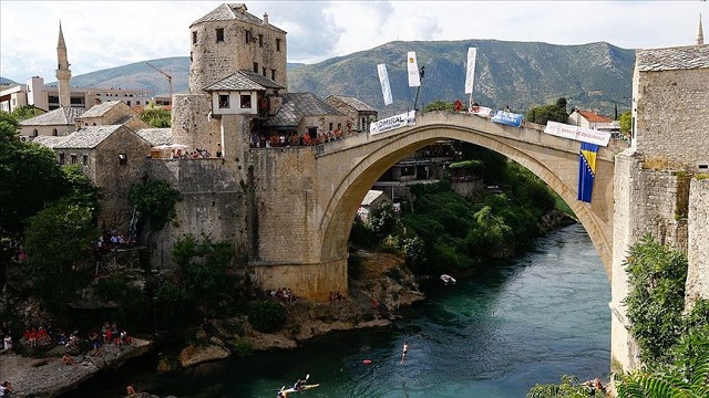 bosna-hersekte-455-geleneksel-mostar-koprusu-atlayislari-yapildi