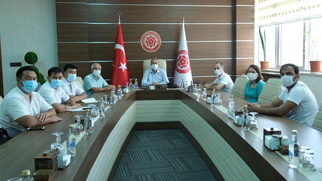 azerbaycan-ve-kazakistandan-akademisyenler-sivas-cumhuriyet-universitesini-ziy