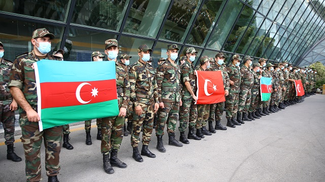 azerbaycandan-ekipler-orman-yanginlariyla-mucadeleye-destek-icin-turkiyeye-ha