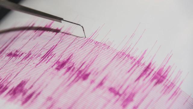 gurcistanda-4-6-buyuklugunde-deprem