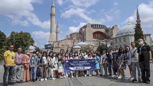 ytb-turk-dunyasi-genc-liderler-programi-ogrencileri-istanbulda