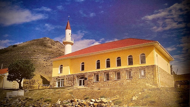 kirim-daki-tokluk-koyu-camii
