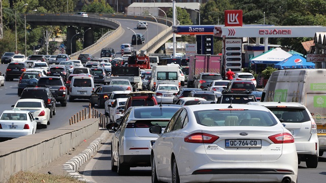 gurcistanda-hava-kirliligine-en-cok-ikinci-el-araclar-yol-aciyor