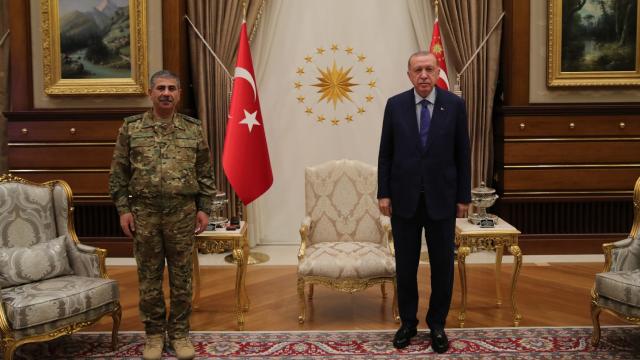 cumhurbaskani-erdogan-azerbaycan-savunma-bakani-hasanov-ve-genelkurmay-baskani