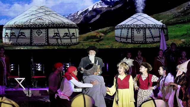kirgizistanda-6-dunya-halk-destanlari-festivali-yapildi