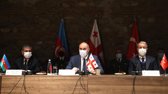 gurcistan-turkiye-azerbaycan-savunma-bakanlari-toplantisi-yapildi