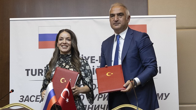 turkiye-ile-rusya-arasinda-ortak-turizm-eylem-plani-imzalandi