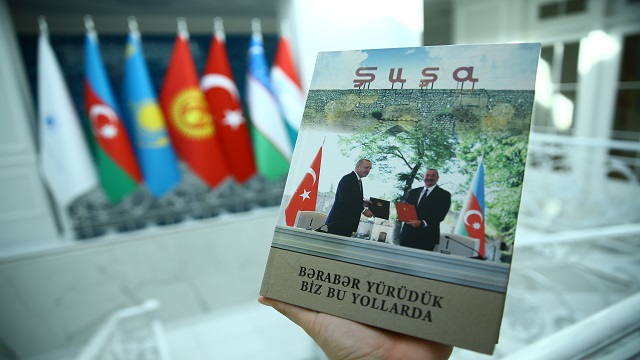 cumhurbaskani-erdogan-ve-aliyevin-ortak-faaliyetleri-kitaplastirildi