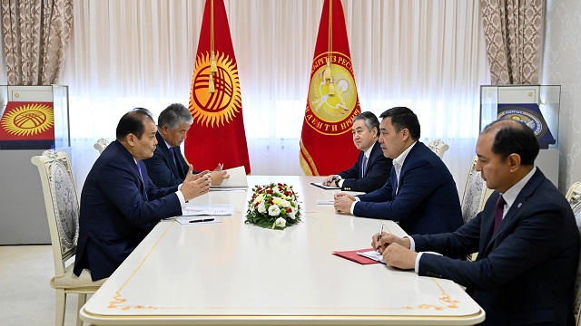 kirgizistan-cumhurbaskani-caparov-turk-konseyi-genel-sekreteri-amreyevi-kabul