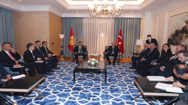 cumhurbaskani-erdogan-kirgizistan-cumhurbaskani-caparov-ile-gorustu