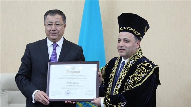 aym-baskani-arslan-kazakistan-da-fahri-profesor-unvanina-layik-goruldu
