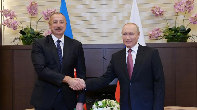 putin-ve-aliyev-soci-de-bir-araya-geldi