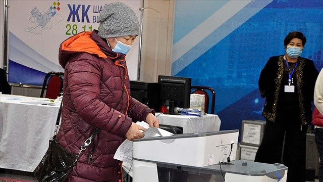 kirgizistanda-milletvekili-secimleri-icin-oy-verme-islemi-basladi