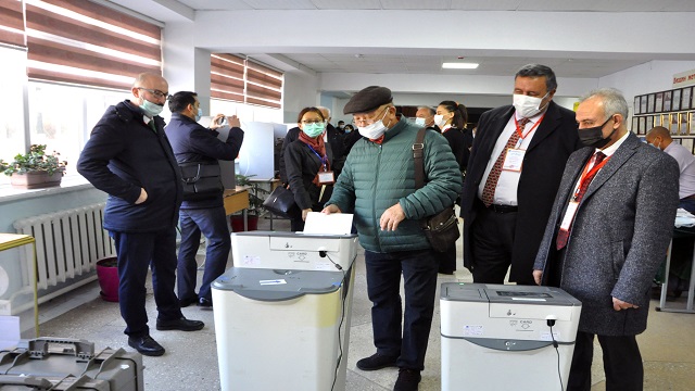 kirgizistanda-milletvekili-secimlerinde-oy-verme-islemi-sona-erdi