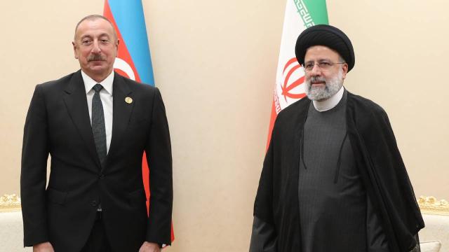azerbaycan-cumhurbaskani-aliyev-ile-iran-cumhurbaskani-reisi-askabatta-gorustu