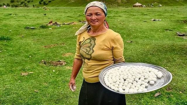 gocebe-kulturunun-vazgecilmez-yemegi-kurut