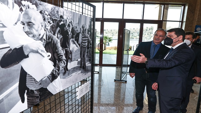 azerbaycan-cumhurbaskani-musaviri-haciyev-istanbul-photo-awards-sergisini-gezdi