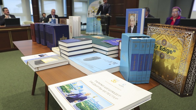 kazakistan-cumhurbaskanligi-millet-kutuphanesine-200-den-fazla-edebi-eser-hediy