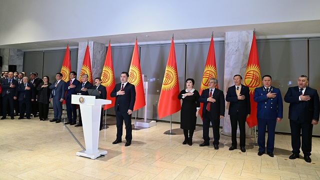 kirgizistan-cumhurbaskani-caparov-kirgizistanin-bagimsizliginin-30-yili-dolay