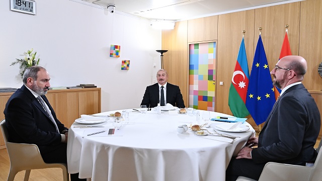 aliyev-ve-pasinyan-michel-ile-uclu-gorusmede-bir-araya-geldi