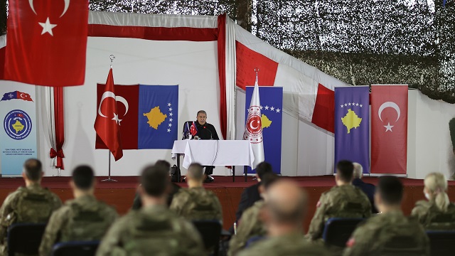 bakan-akar-kosova-turk-temsil-heyet-baskanliginda-incelemelerde-bulundu