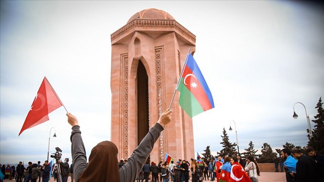 azerbaycanda-2021-diplomatik-girisimler-ve-karabagin-imariyla-gecti