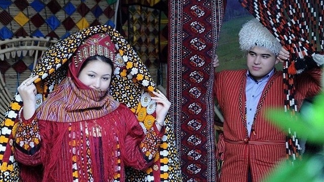 turkmen-dugun-gelenekleri-yasatiliyor