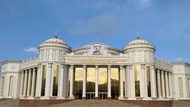 turkmenistandaki-mahtumkulu-milli-muzik-ve-dram-tiyatrosu