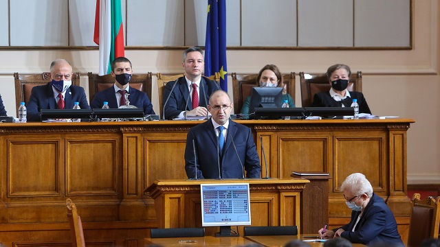 bulgaristanda-ikinci-kez-secilen-cumhurbaskani-radev-yemin-etti