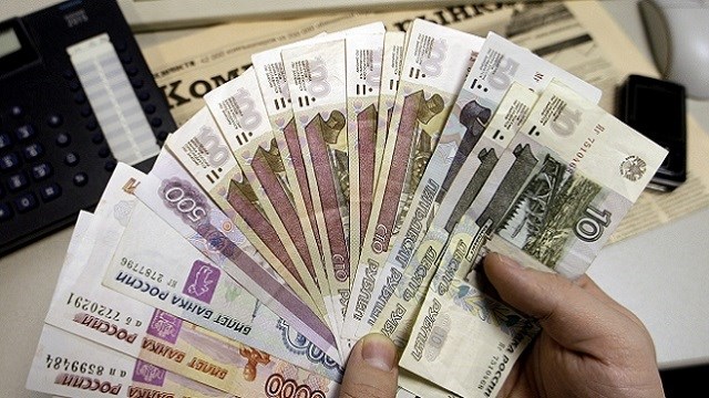 rus-rublesi-dolar-karsisinda-deger-kaybetmeye-devam-ediyor