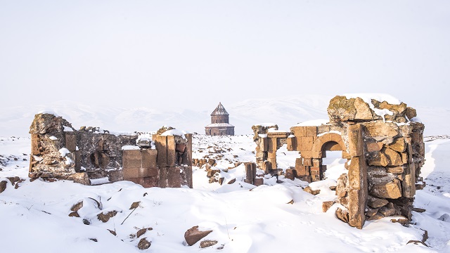 beyaza-burunen-ani-antik-kenti-masalsi-guzelligiyle-yerli-ve-yabanci-turistleri