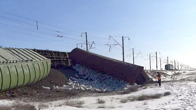 kazakistan-da-afganistan-a-giden-bugday-yuklu-tren-devrildi