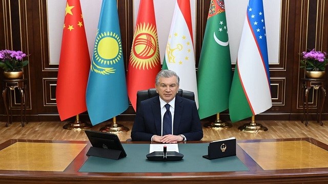 ozbekistan-cumhurbaskani-mirziyoyevden-cumhurbaskani-erdogan-ve-esine-gecmis-ol