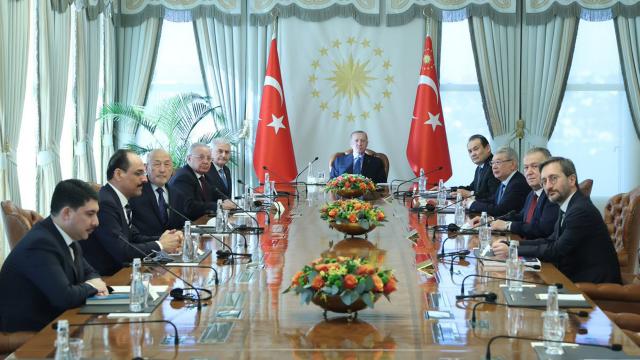 cumhurbaskani-erdogan-turk-devletleri-teskilati-aksakallar-konseyi-heyetini-kab