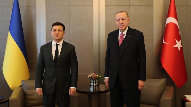 cumhurbaskani-erdogan-zelenskiy-ile-gorustu