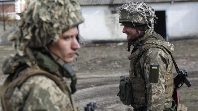 ukraynada-siviller-yas-sinirlandirilmasi-olmaksizin-askere-cagrildi