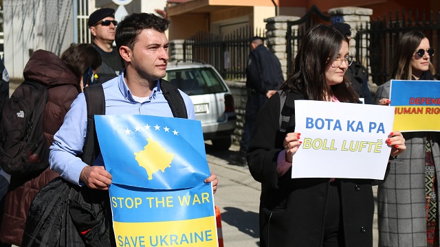 kosovada-ukraynaya-destek-gosterisi-duzenlendi