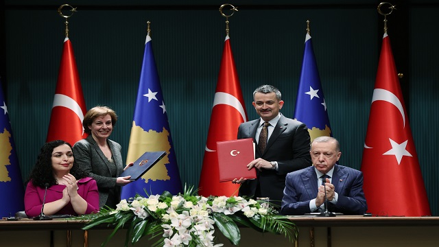 turkiye-ile-kosova-arasinda-3-anlasma-imzalandi