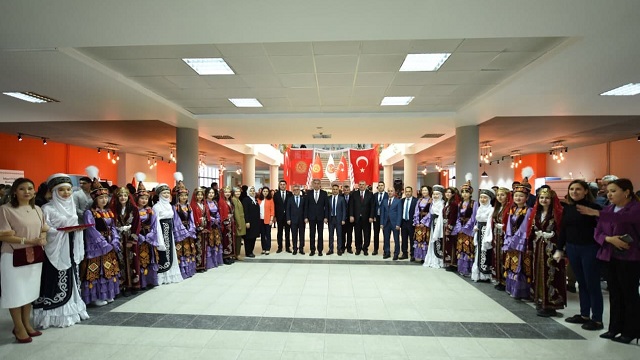 kirgizistan-turkiye-manas-universitesindeki-kermeste-turk-mutfagindan-yemekler